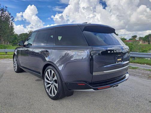 2025 Land Rover Range Rover P530 SE 7 Seat