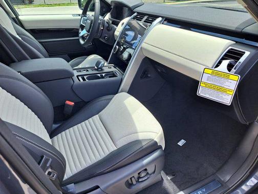 2025 Land Rover Discovery P300 S