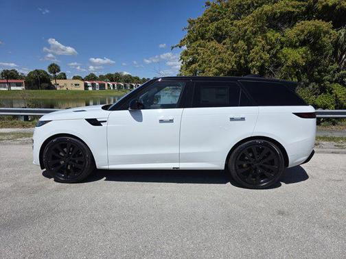 Fuji White 2026 Land Rover Range Rover Sport SE