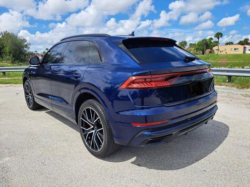 2022 Audi Q8 55 Premium Plus