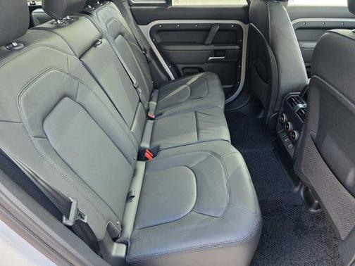 2026 Land Rover Defender P500 X-Dynamic SE