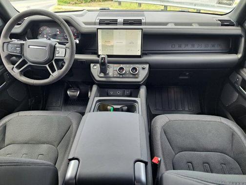 2023 Land Rover Defender 110 V8