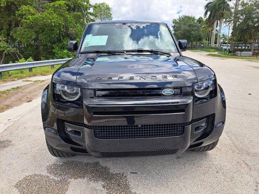 2023 Land Rover Defender 110 V8