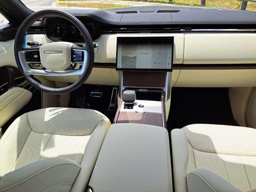 2025 Land Rover Range Rover P530 SE