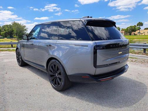 2025 Land Rover Range Rover P530 SE