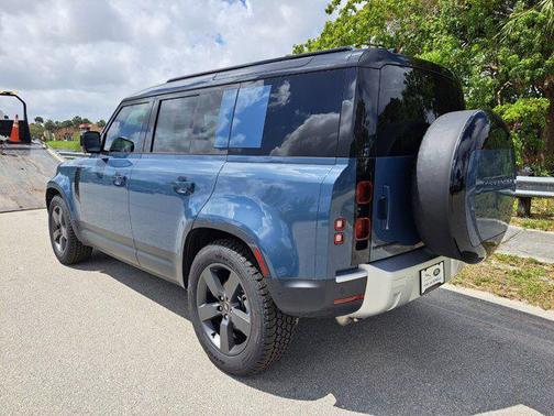 2025 Land Rover Defender 110 P300