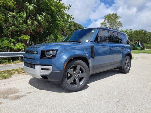 2025 Land Rover Defender 110 P300