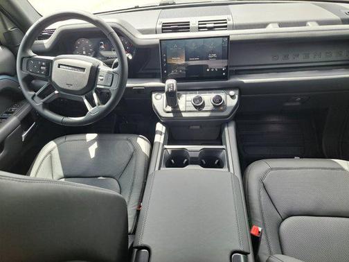 2025 Land Rover Defender 110 P300