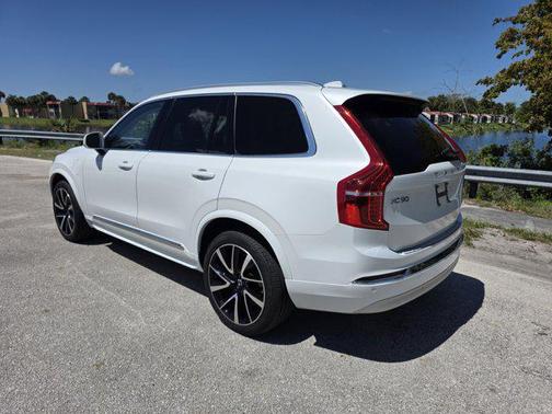 Crystal White 2022 Volvo XC90 Recharge Plug-In Hybrid T8 Inscription Expression 7 Passenger
