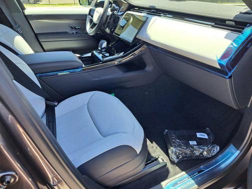 2025 Land Rover Range Rover Sport SE