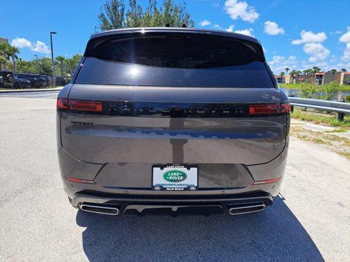 2025 Land Rover Range Rover Sport SE