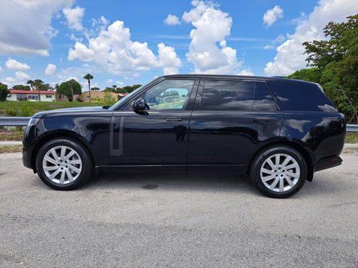 2025 Land Rover Range Rover P400 SE 7 Seat