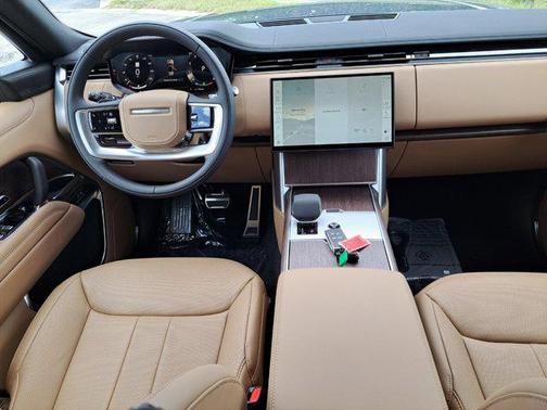 2025 Land Rover Range Rover P530 SE