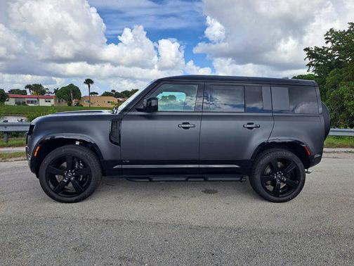 2025 Land Rover Defender 110 V8