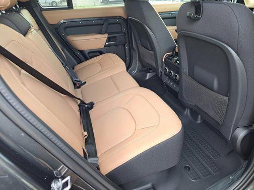 2025 Land Rover Defender 110 V8