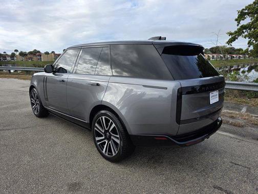 2023 Land Rover Range Rover P530 SE