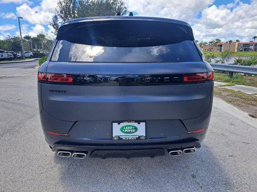 2025 Land Rover Range Rover Sport SE