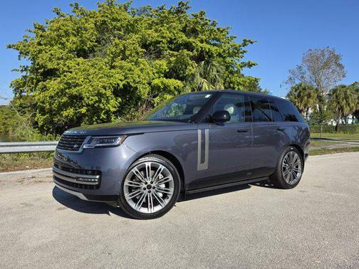 Varesine Blue Metallic 2026 Land Rover Range Rover P530 SE