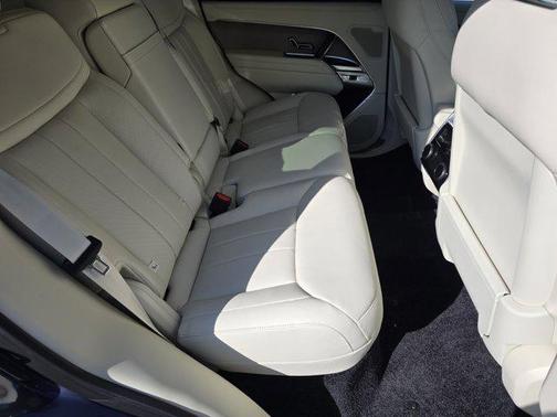 Varesine Blue Metallic 2026 Land Rover Range Rover P530 SE