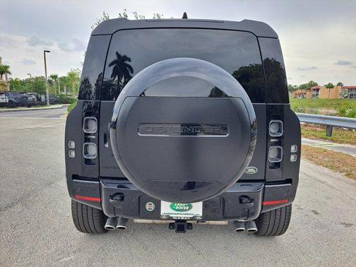 2023 Land Rover Defender V8