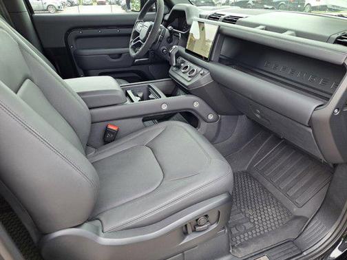2023 Land Rover Defender V8