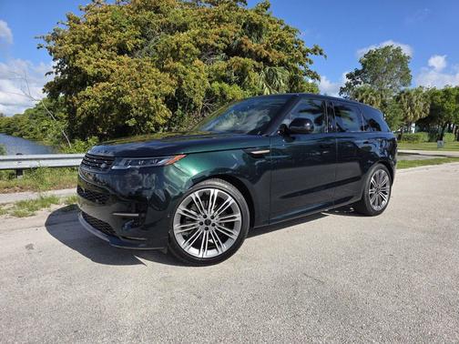 British Racing Green SV Bespoke Ultra Met Gloss 2026 Land Rover Range Rover Sport SE