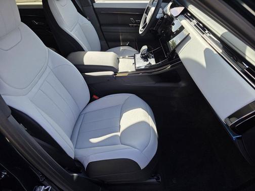 British Racing Green SV Bespoke Ultra Met Gloss 2026 Land Rover Range Rover Sport SE