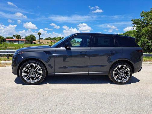 2025 Land Rover Range Rover Sport SE