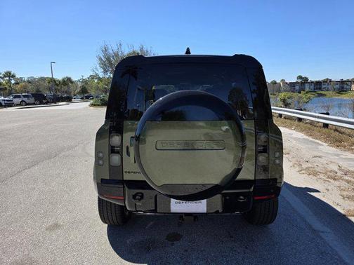 2026 Land Rover Defender P400 X-Dynamic SE