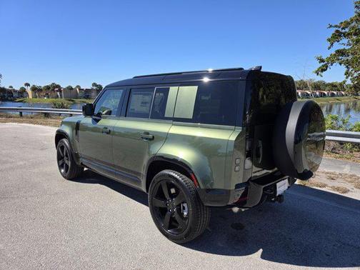 2026 Land Rover Defender P400 X-Dynamic SE