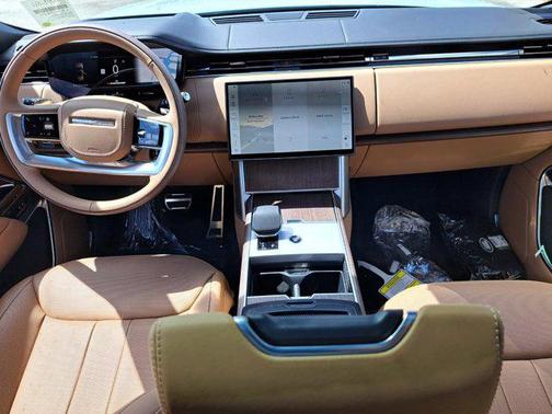 2025 Land Rover Range Rover P400 SE 7 Seat