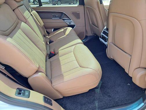 2025 Land Rover Range Rover P400 SE 7 Seat