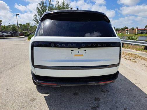 2025 Land Rover Range Rover P400 SE 7 Seat