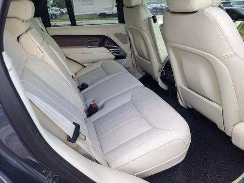 2025 Land Rover Range Rover P530 SE