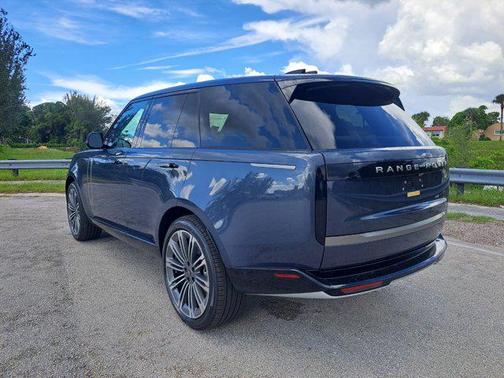 2025 Land Rover Range Rover P530 SE