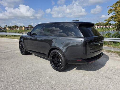 Carpathian Gray Premium Metallic 2026 Land Rover Range Rover P400 SE