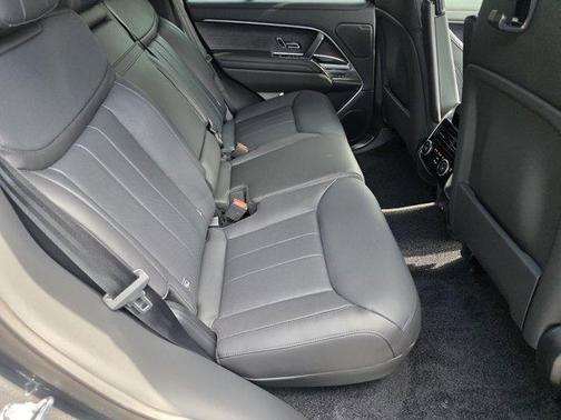 Carpathian Gray Premium Metallic 2026 Land Rover Range Rover P400 SE