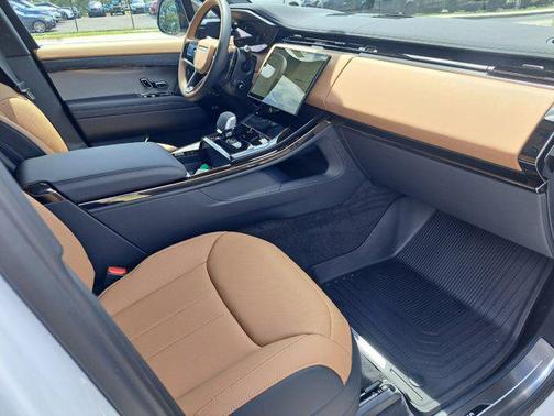 2025 Land Rover Range Rover Sport SE