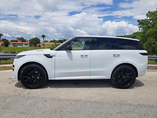 2025 Land Rover Range Rover Sport SE