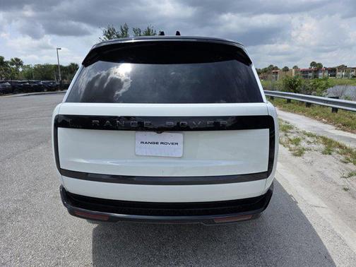 Fuji White 2026 Land Rover Range Rover P400 SE