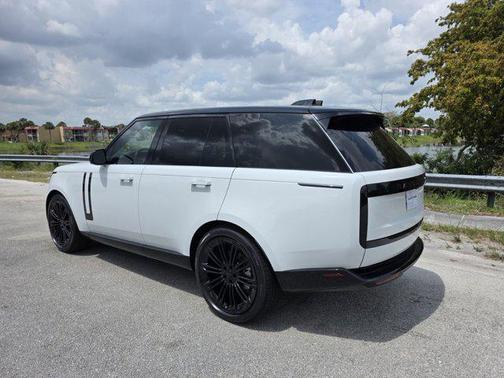 Fuji White 2026 Land Rover Range Rover P400 SE