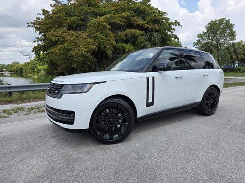 Fuji White 2026 Land Rover Range Rover P400 SE