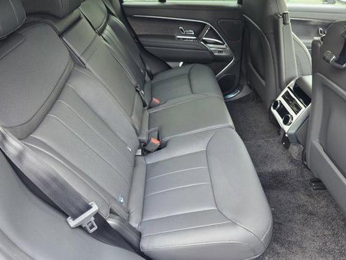 Fuji White 2026 Land Rover Range Rover P400 SE