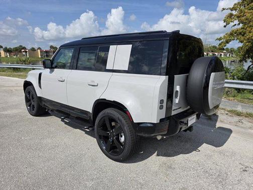 Borasco Grey Metallic 2026 Land Rover Defender P400 X-Dynamic SE