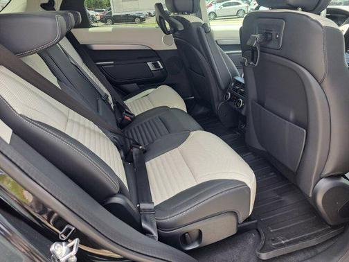 2025 Land Rover Discovery P360 Dynamic SE