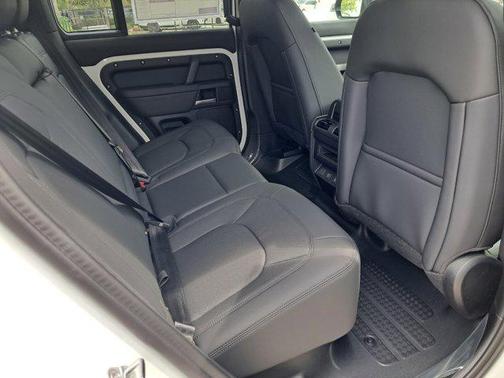 2025 Land Rover Defender 110 P300