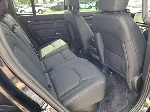2025 Land Rover Defender 110 P400 S