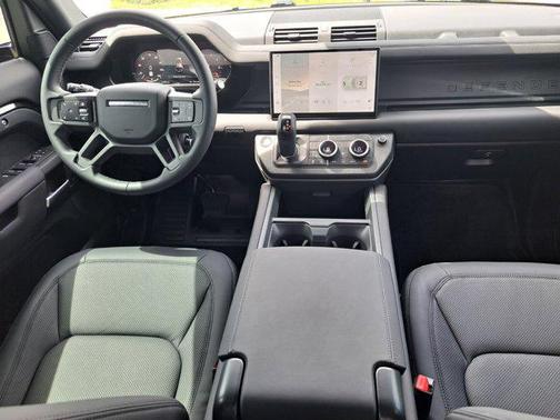 2025 Land Rover Defender 110 P400 S