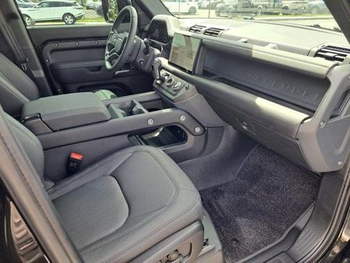 2025 Land Rover Defender 110 P400 S