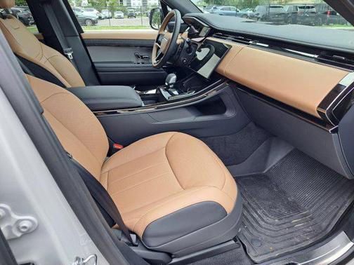 2025 Land Rover Range Rover Sport SE